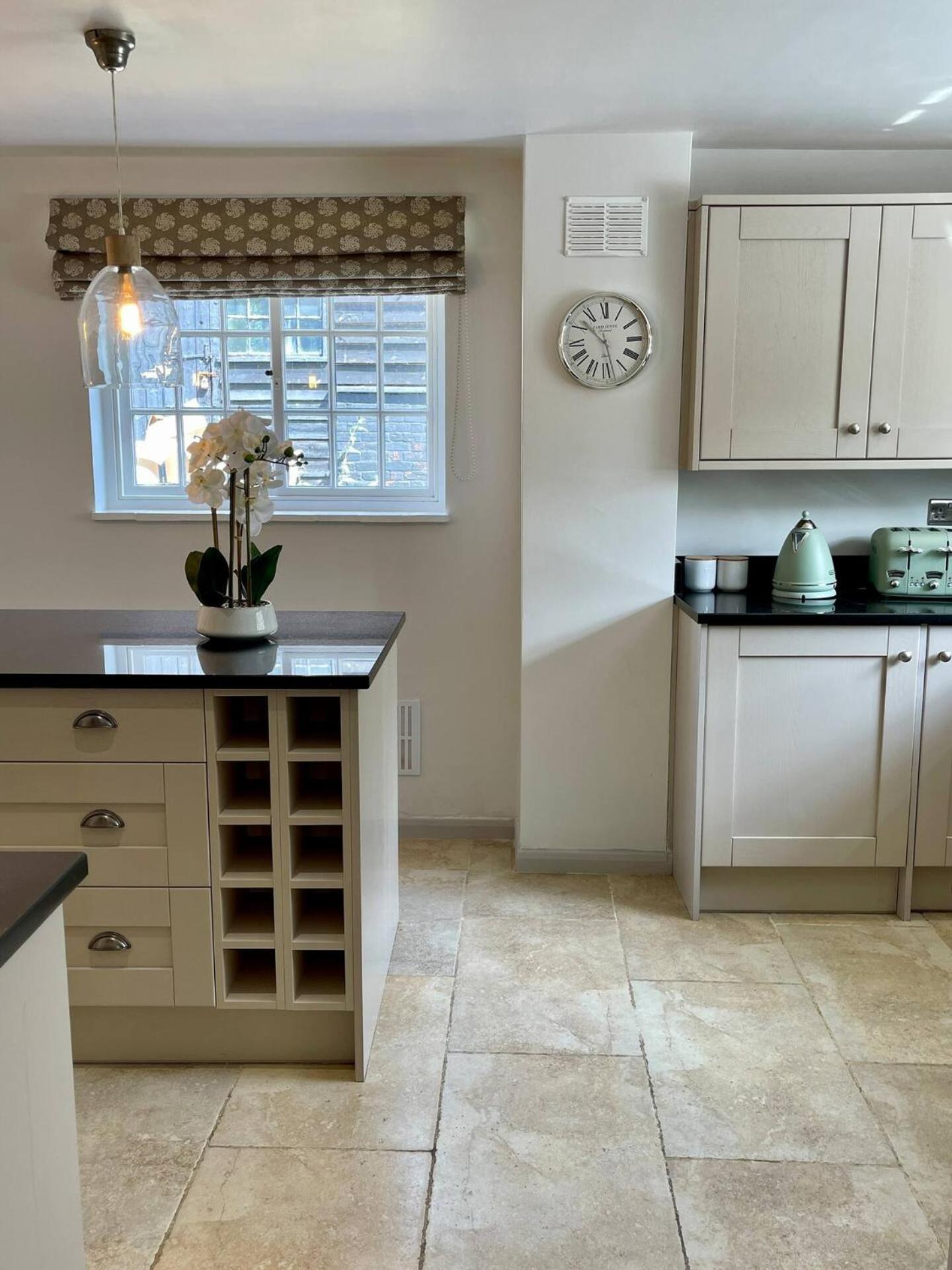 Elegant Oak Beamed House In Pretty Village - Cambridge Homehost Buckden  Экстерьер фото
