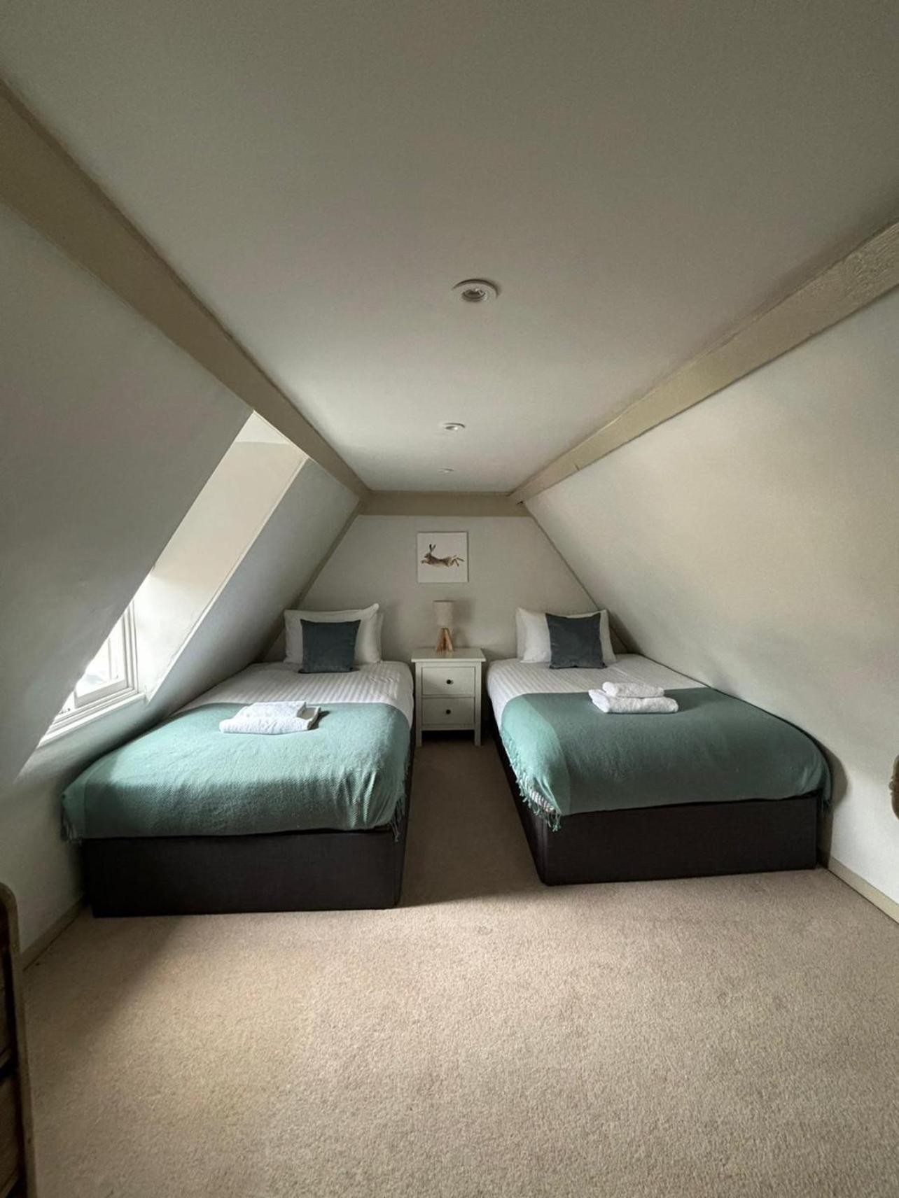 Elegant Oak Beamed House In Pretty Village - Cambridge Homehost Buckden  Экстерьер фото